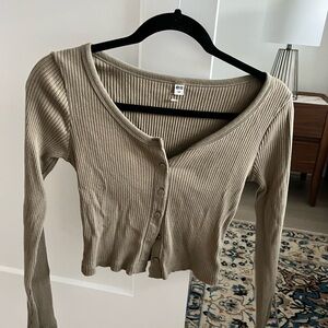 Uniqlo buttoned top
